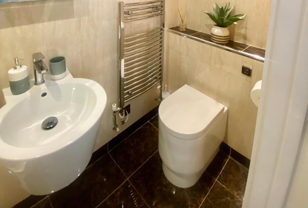 شقة Stunning 2-Bed-2Bath Apt In Whitby With Parking المظهر الخارجي الصورة