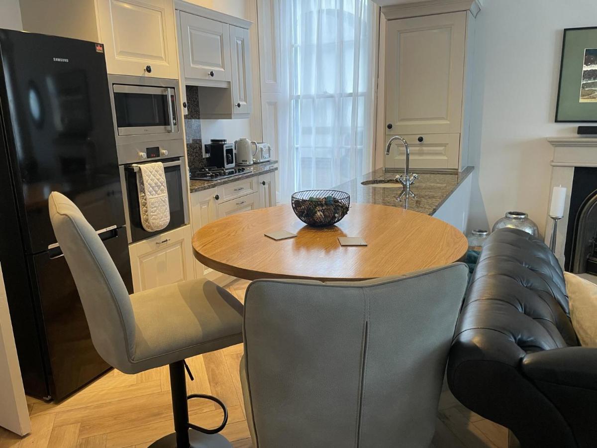شقة Stunning 2-Bed-2Bath Apt In Whitby With Parking المظهر الخارجي الصورة